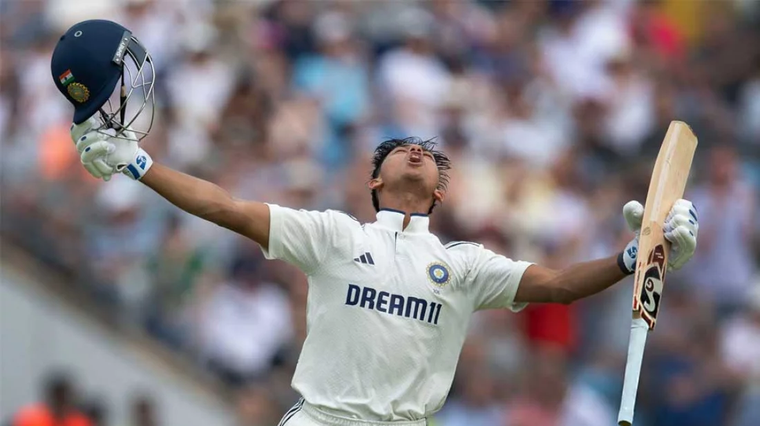 কঠিন পরিস্থিতিতে জয়ওয়ালের সেঞ্চুরি