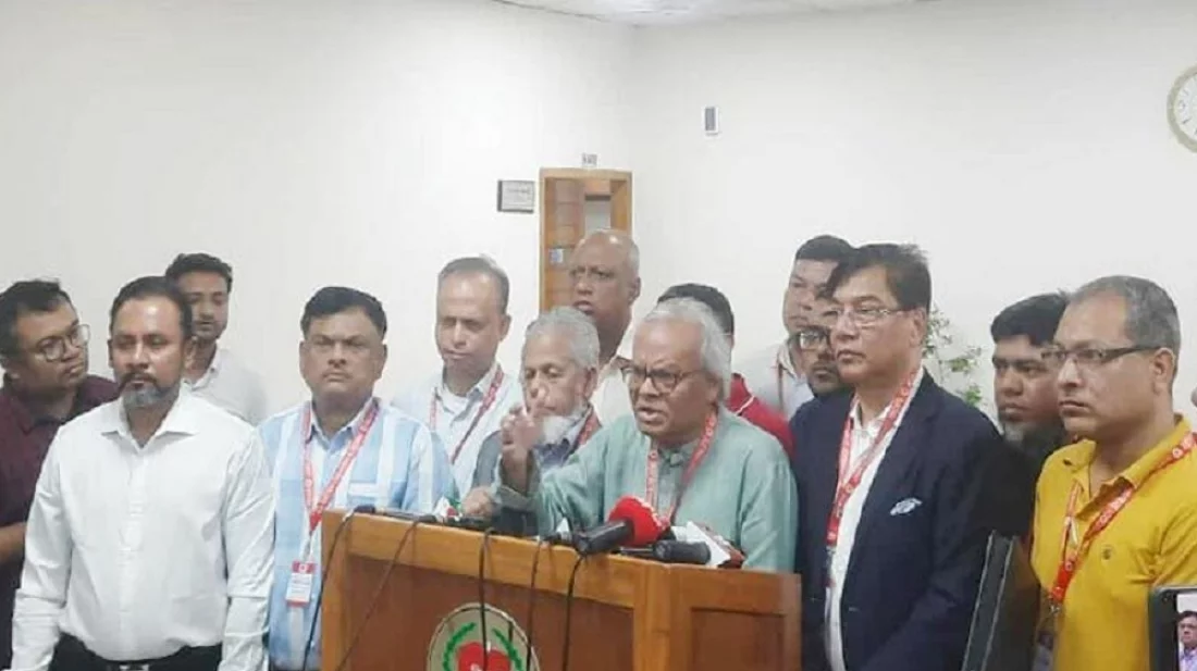 রুহুল কবির রিজভী আয়-ব্যয়ের প্রতিবেদন জমা দেয়ার পর সাংবাদিকদের সঙ্গে কথা বলছেন, ছবি: সংগৃহীত
