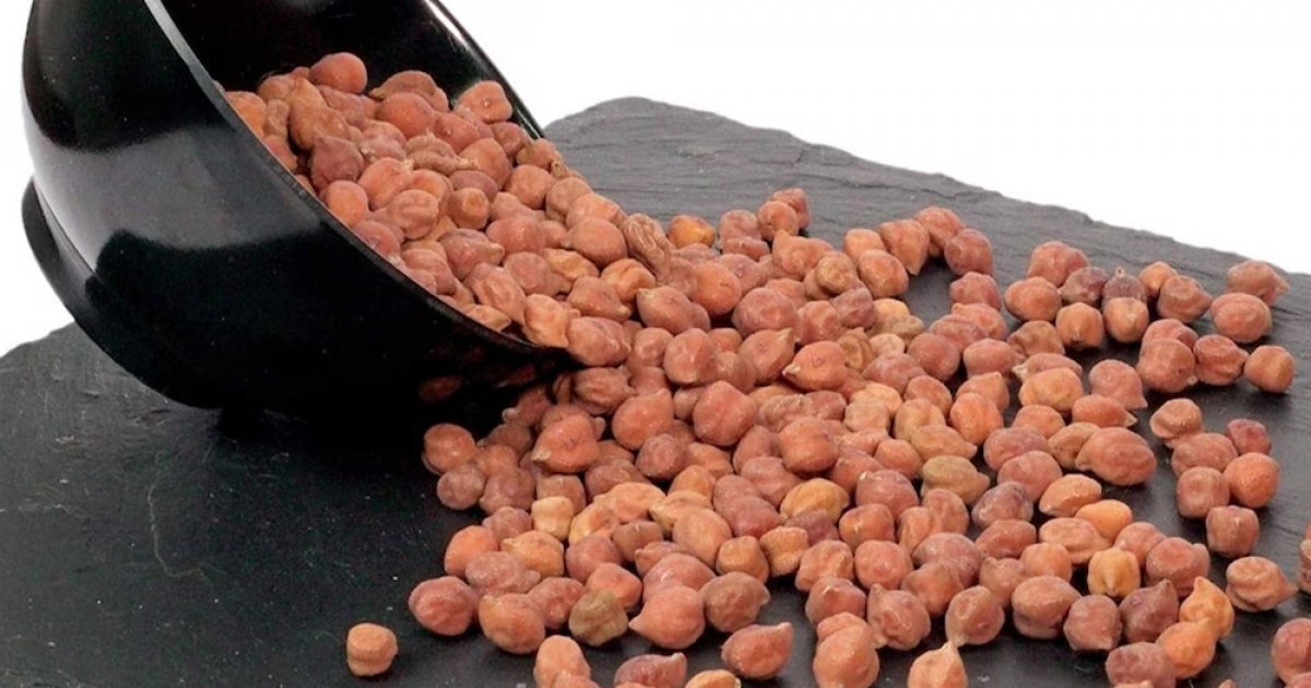 Olatini qizning eshagiga sola boshladi.