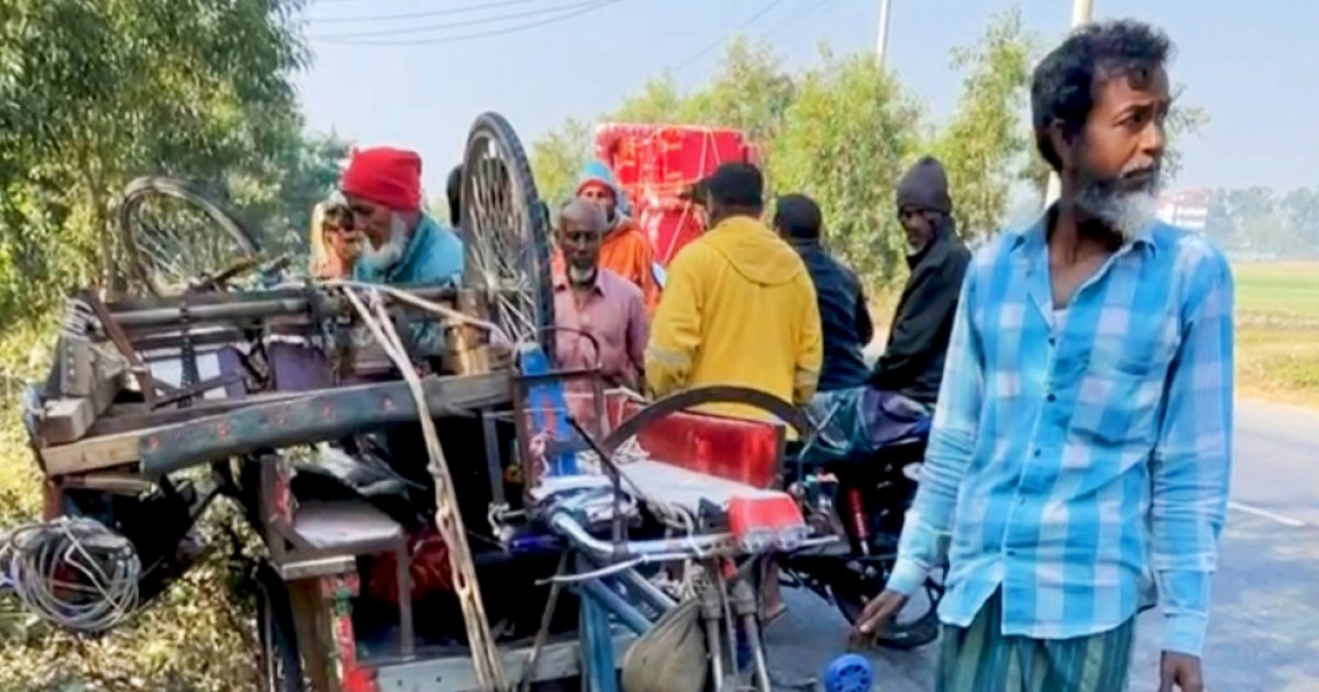 স্কুলে ভর্তি হতে যাওয়ার পথে ট্রাকচাপায় বাবা-মেয়েসহ ৩ জনের মৃত্যু