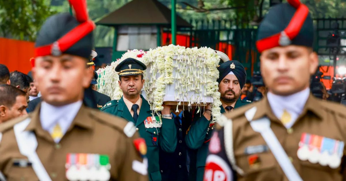 রাষ্ট্রীয় মর্যাদায় শেষ বিদায় জানানো হলো মনমোহন সিংকে