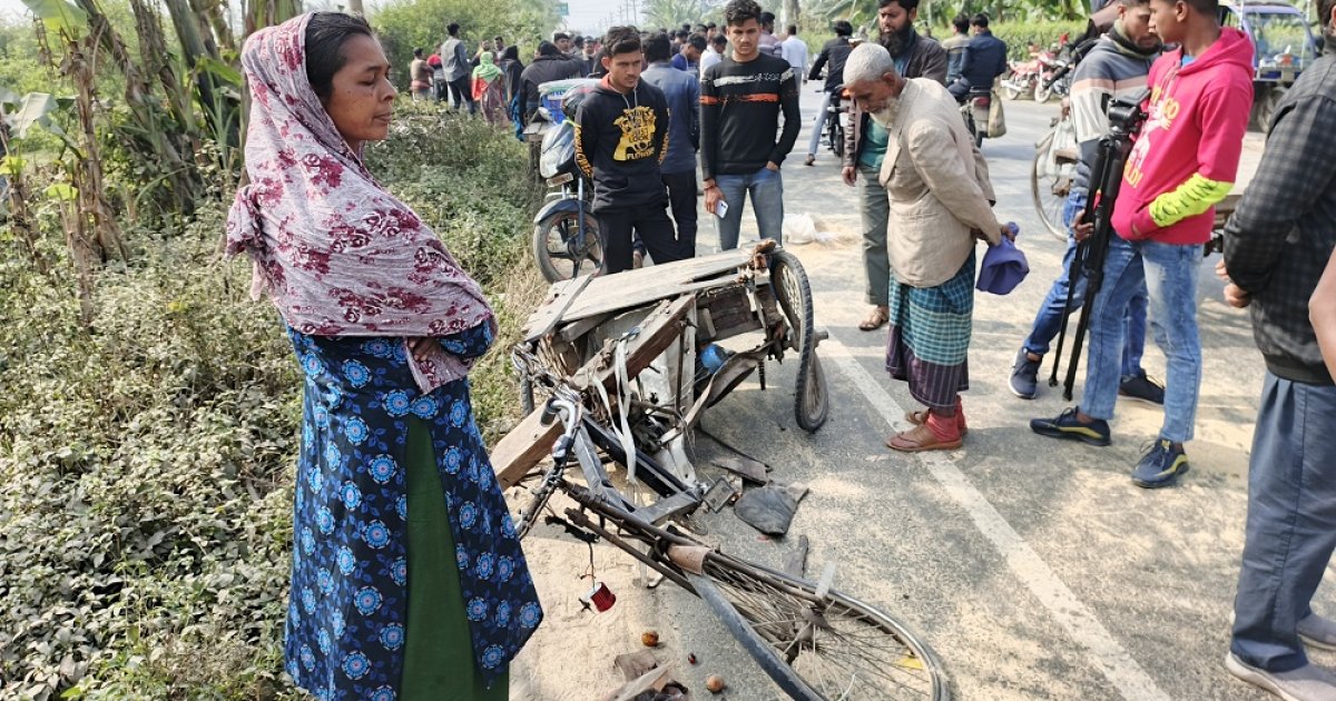 সাতক্ষীরার বাসচাপায় বৃদ্ধ ভ্যানচালক নিহত