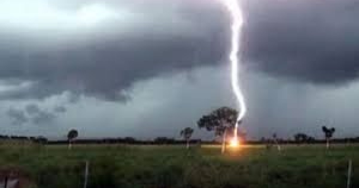 সাতক্ষীরায় বজ্রপাতে দুইজনের মৃত্যু