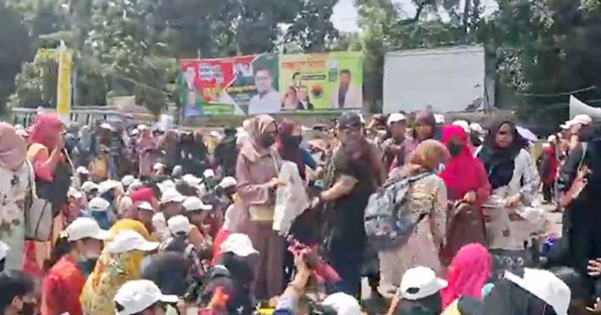 রাজধানীর টেকনিক্যাল মোড়ে শিক্ষার্থীদের অবরোধ, তীব্র যানজট