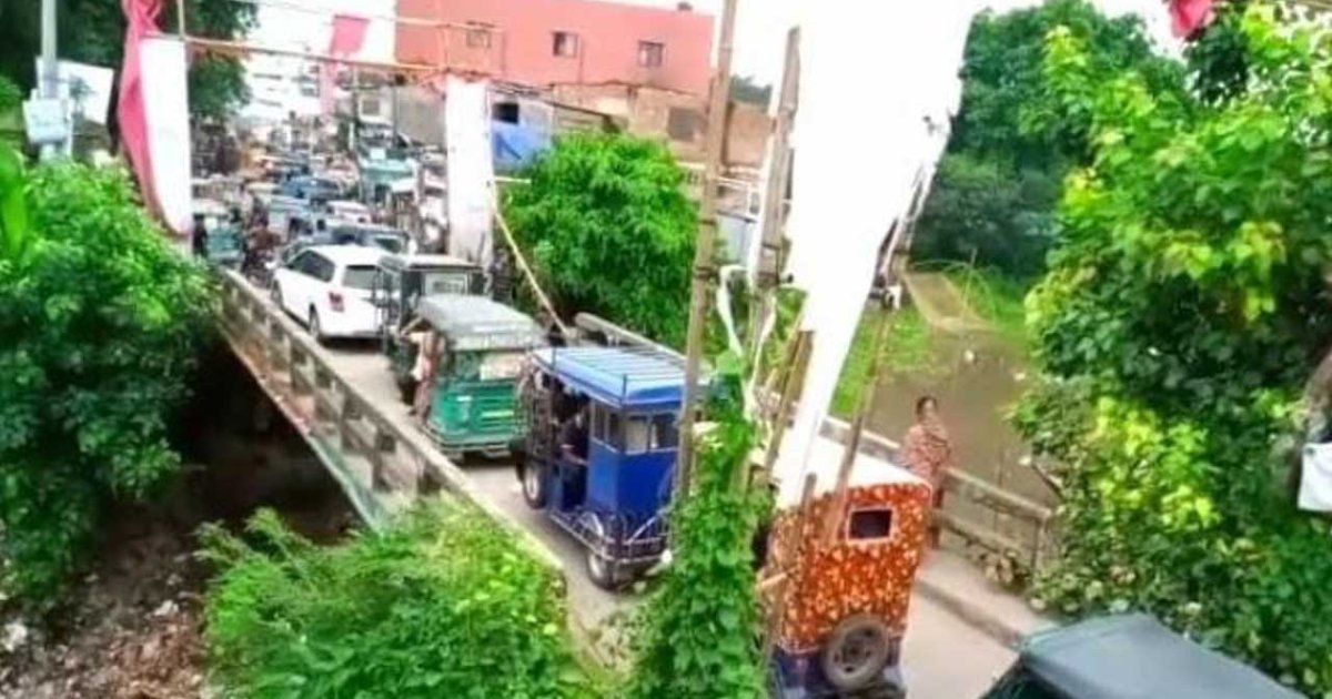 বিজয়নগরে সরু সেতুর কারণে চরম ভোগান্তি