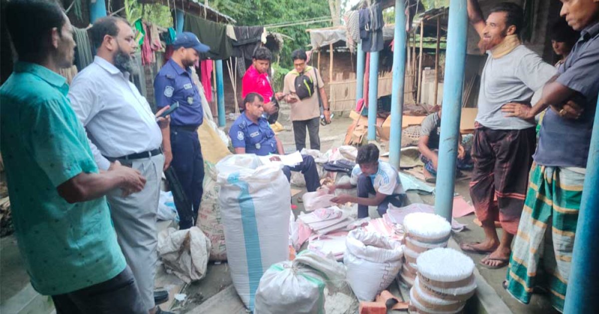 আনসার সদস্যের বাড়ি থেকে নকল বিড়ি তৈরির সরঞ্জাম জব্দ