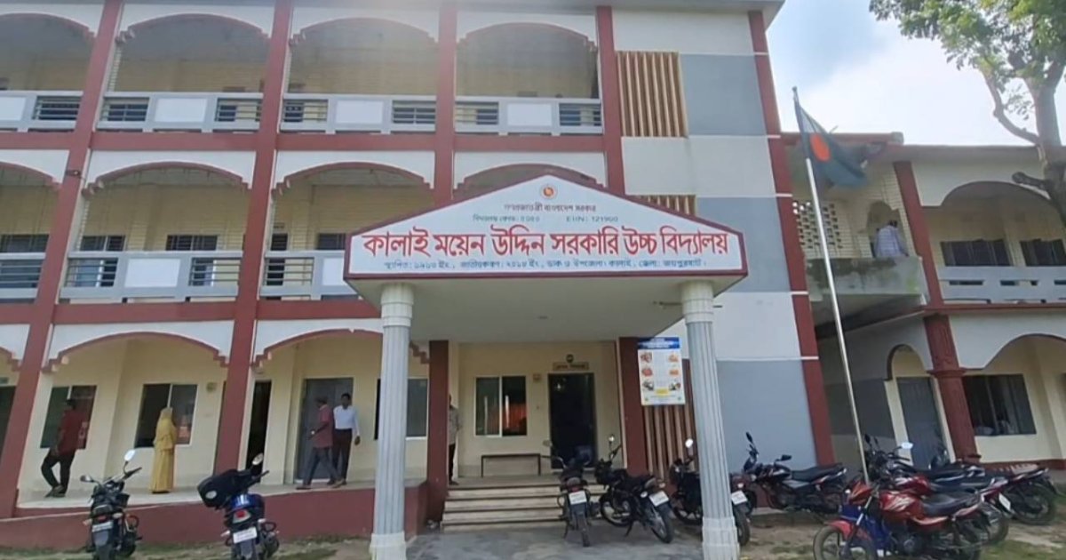 ৩৩ শিক্ষার্থীকে বেত্রাঘাতের অভিযোগ, শিক্ষককে শোকজ