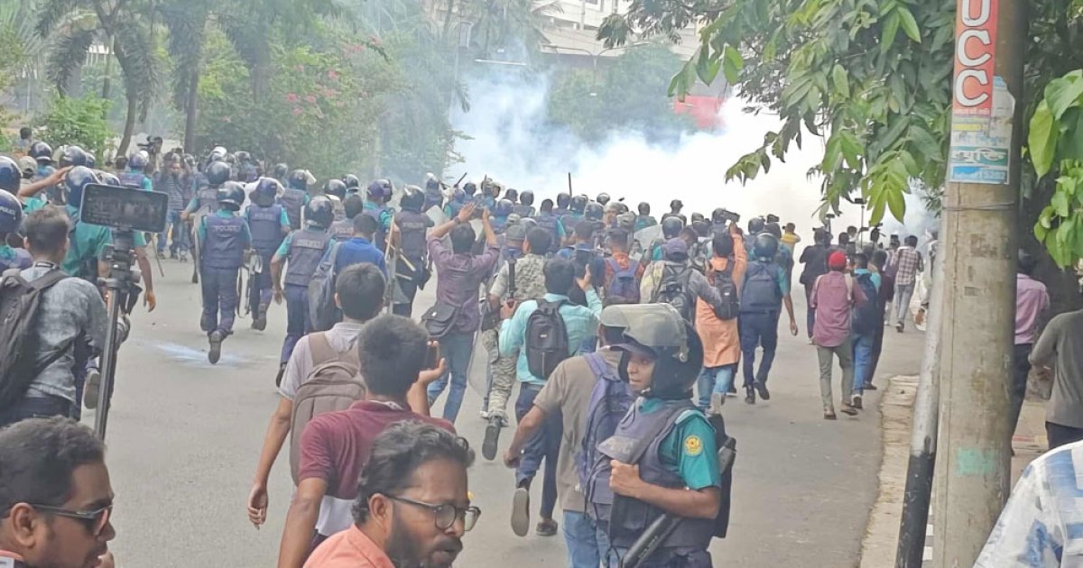 প্রকৌশল শিক্ষার্থীদের সঙ্গে পুলিশের ব্যাপক সংঘর্ষ