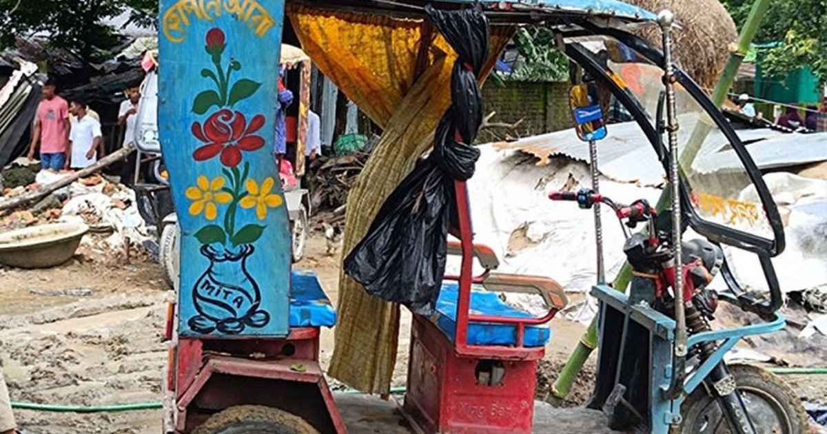 চার্জে দেয়া রিকশা থেকে বিদ্যুৎস্পৃষ্টে মা-মেয়ের মৃত্যু