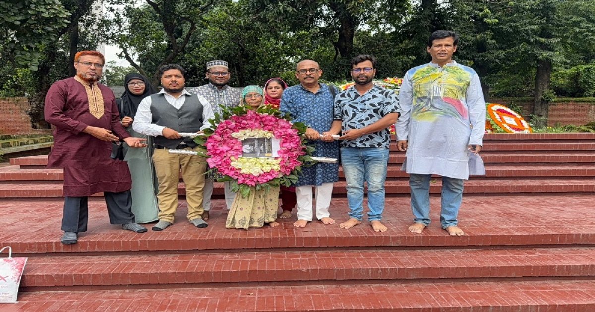 জাতীয় কবির সমাধিতে স্বাধীনবাংলা সাহিত্য পরিষদের ফুলেল শ্রদ্ধা