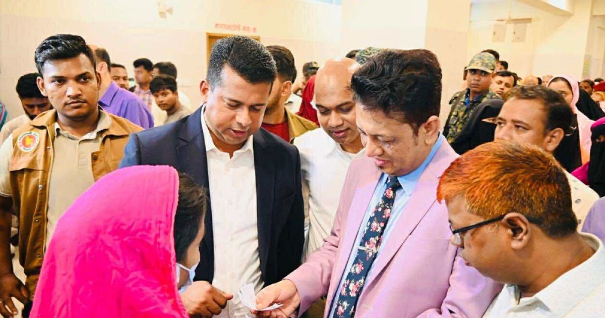প্রসূতি মায়েদের পাশে নারায়ণগঞ্জ ডিসি