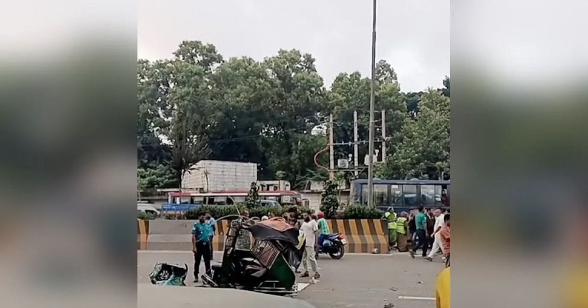 কুর্মিটোলায় সড়কে ঝরল এক প্রাণ