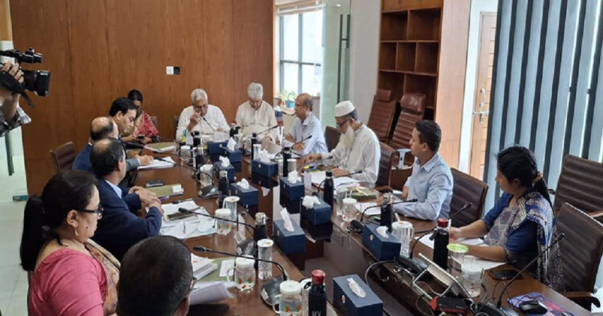 সচিবালয়ে প্রকৌশলীদের দাবি পর্যালোচনা কমিটির বৈঠক চলছে