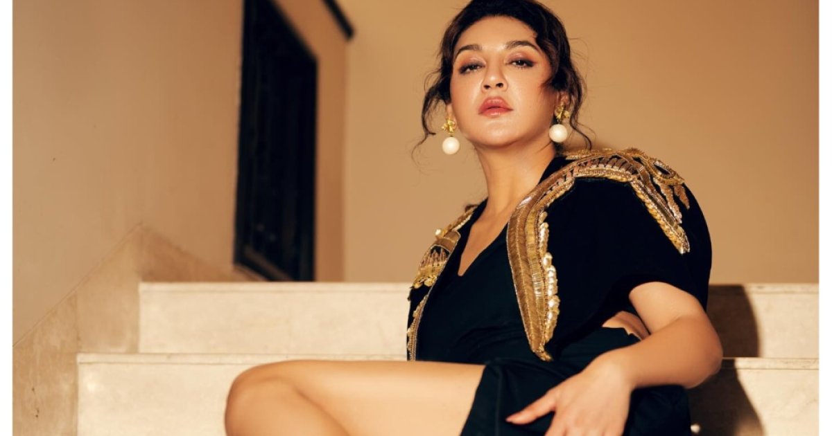 মিশ্র প্রতিক্রিয়ার মুখে জয়া