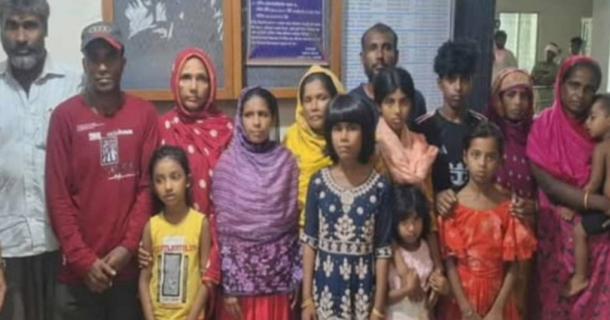 সাতক্ষীরায় ১৫ বাংলাদেশিকে হস্তান্তর