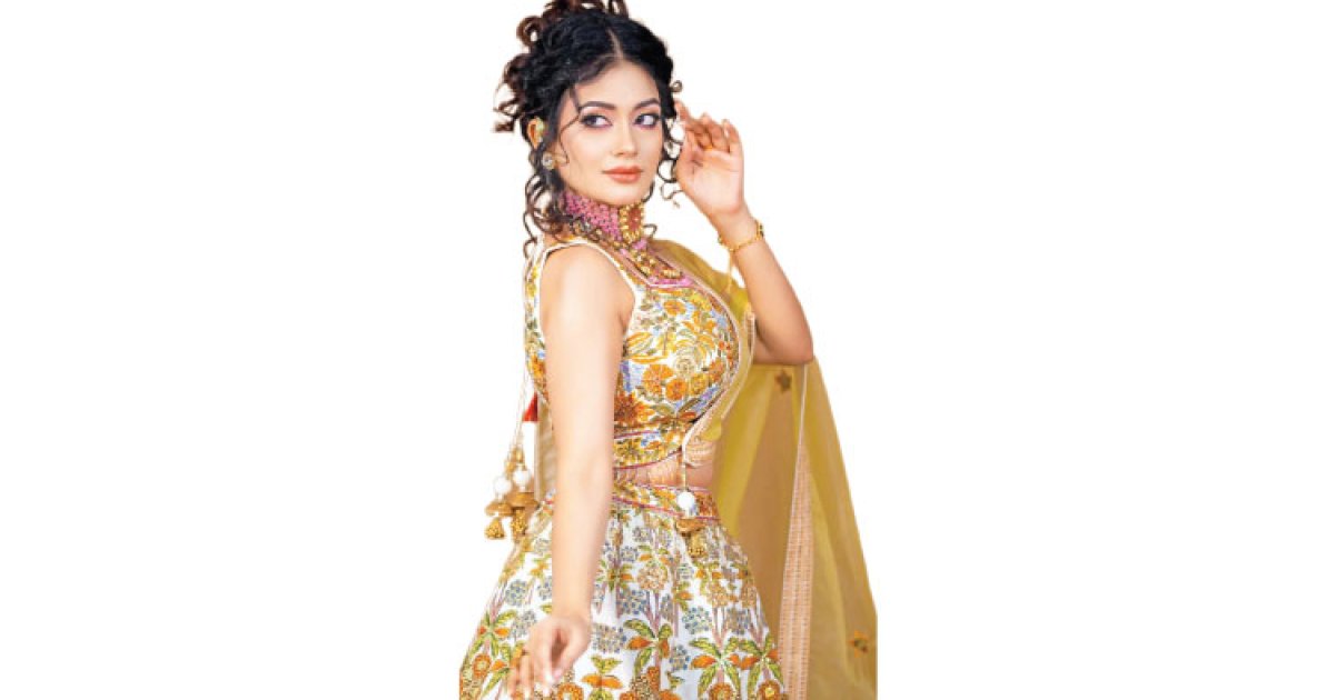 প্রেমে মজেছেন মন্দিরা