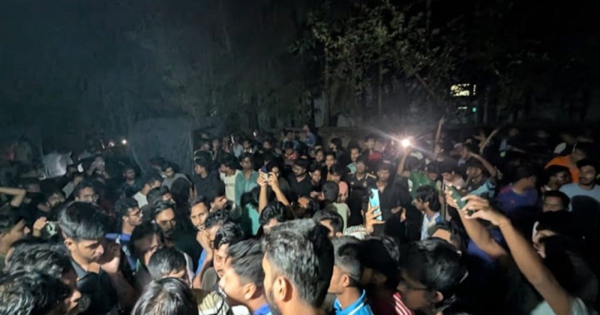 মসজিদের মাইকে ঘোষণা দিয়ে সংঘর্ষে জড়ালেন চবি শিক্ষার্থী ও স্থানীয়রা
