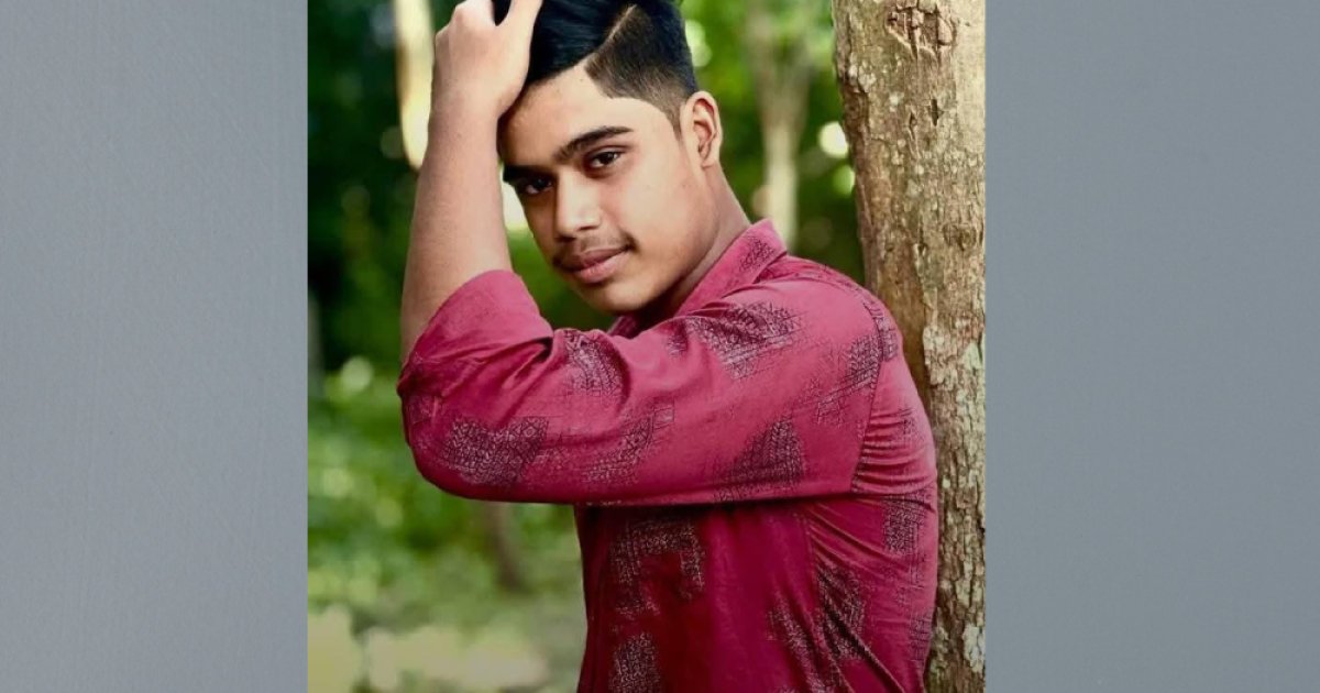 বেপরোয়া পিকআপের ধাক্কায় প্রাণ গেল শিক্ষার্থীর