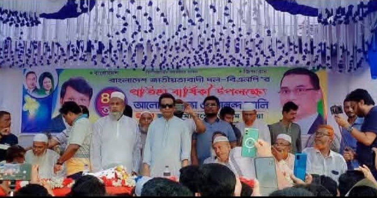‘আমি রাজনীতিতে মেজর জেনারেল, তুই শিশু’