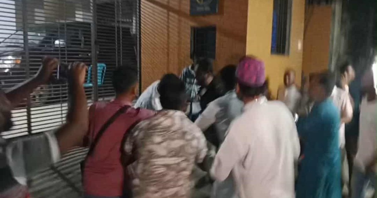 নারায়ণগঞ্জে বিএনপির মিছিলে আওয়ামী লীগ কর্মী সন্দেহে ধাওয়া