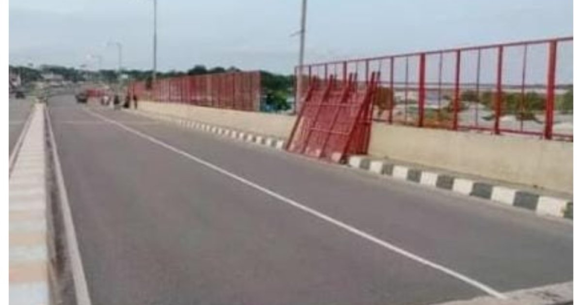 লোহার গ্রিলে সৌন্দর্য হারাচ্ছে পায়রা সেতু