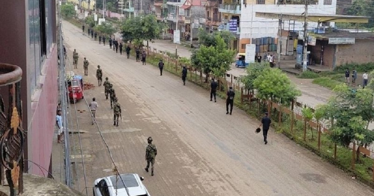 নেপালে কারফিউ ও জমায়েতে নিষেধাজ্ঞা, বিমান চলাচল বন্ধ