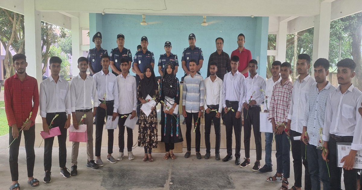 জয়পুরহাটে ঘুষ-তদবির ছাড়াই ১২০ টাকায় পুলিশে চাকরি পেলো ১৩ জন