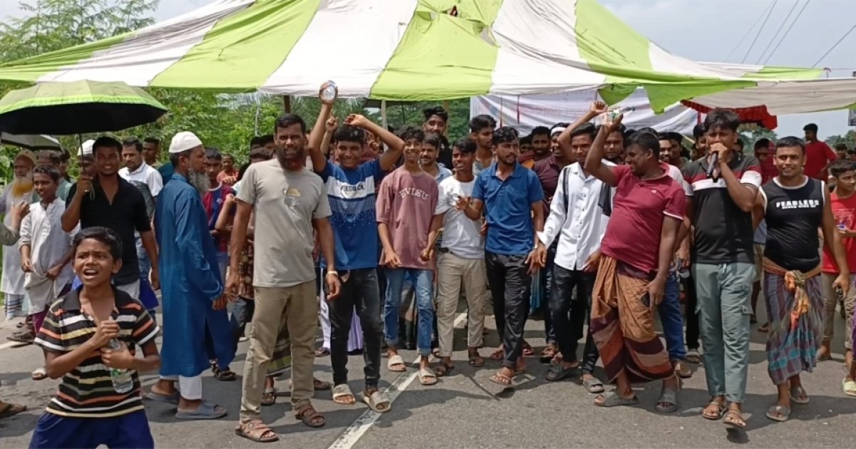 ফরিদপুরের ভাঙ্গায় আসন বিন্যাসের প্রতিবাদে মহাসড়ক অবরোধ