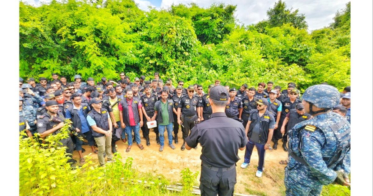 মহেশখালীর পাহাড়ে অভিযান: অস্ত্র ও গুলি উদ্ধার