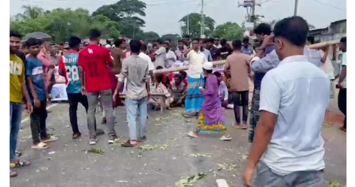 ফরিদপুরে রেল ও সড়কপথ অবরোধ