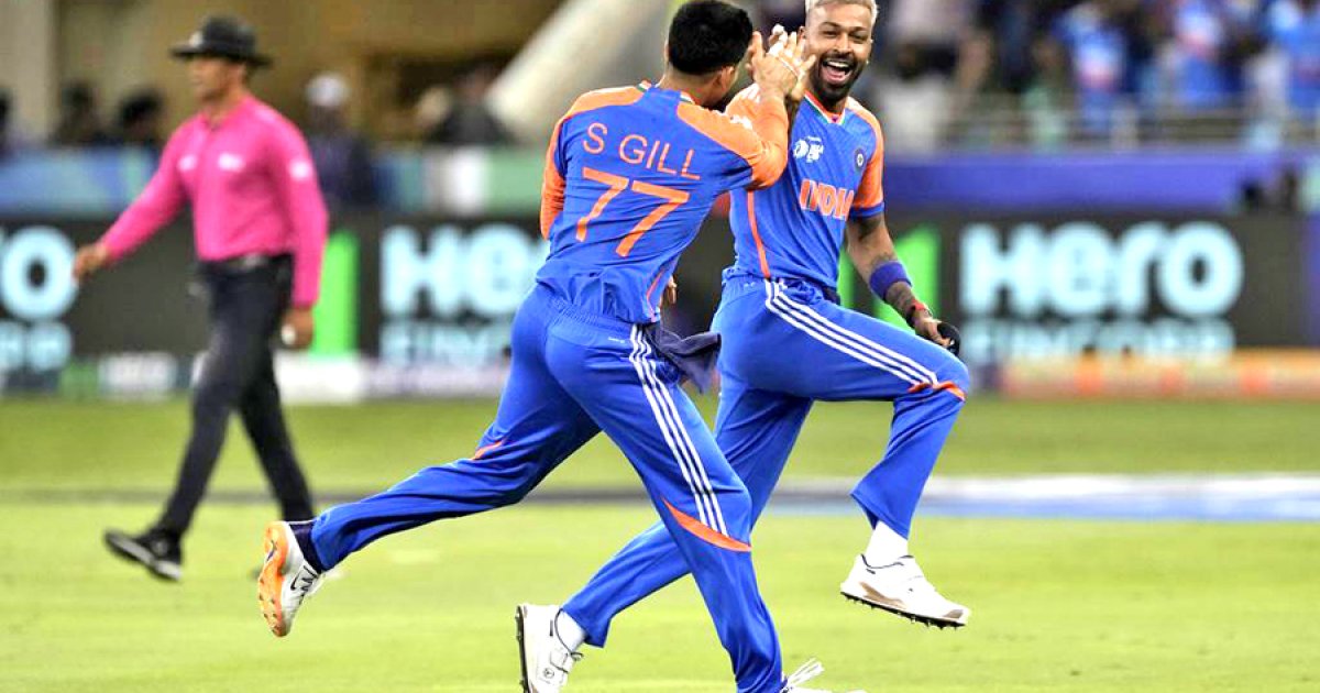 পাওয়ার প্লে শেষে পাকিস্তান ২ উইকেটে ৪২