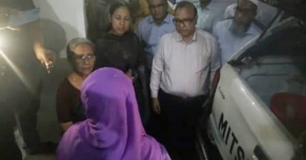 প্রাণিসম্পদ কর্মকর্তার গাড়িতে মেয়াদোত্তীর্ণ ওষুধ, ধরলেন উপদেষ্টা ফরিদা