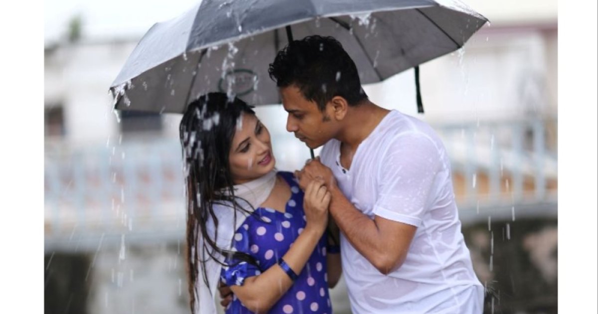 বৃষ্টি মানেই রোমান্সের সুর