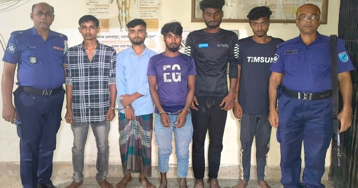 দশম শ্রেণির ছাত্রীকে উত্ত্যক্ত, ৫ বখাটে আটক
