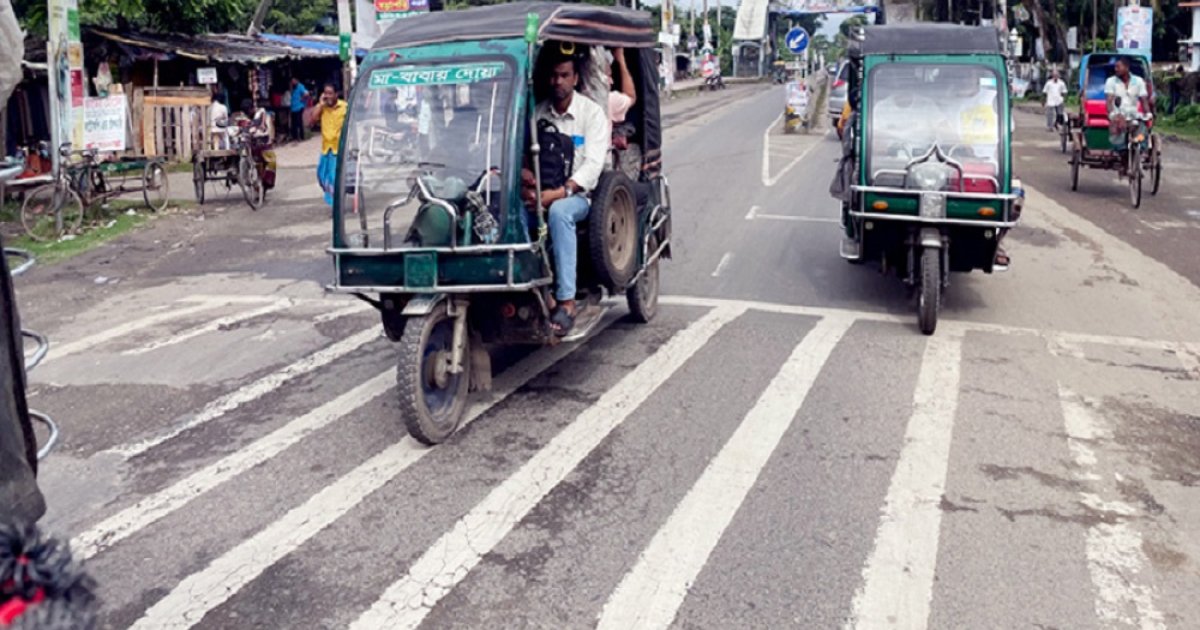 ঢিলেঢালা হরতাল চলছে বাগেরহাটে