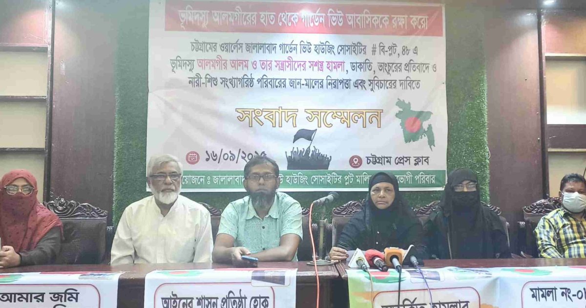 বসতভিটায় সন্ত্রাসী হামলা, আতঙ্কে ঘরছাড়া শিক্ষিকার পরিবার