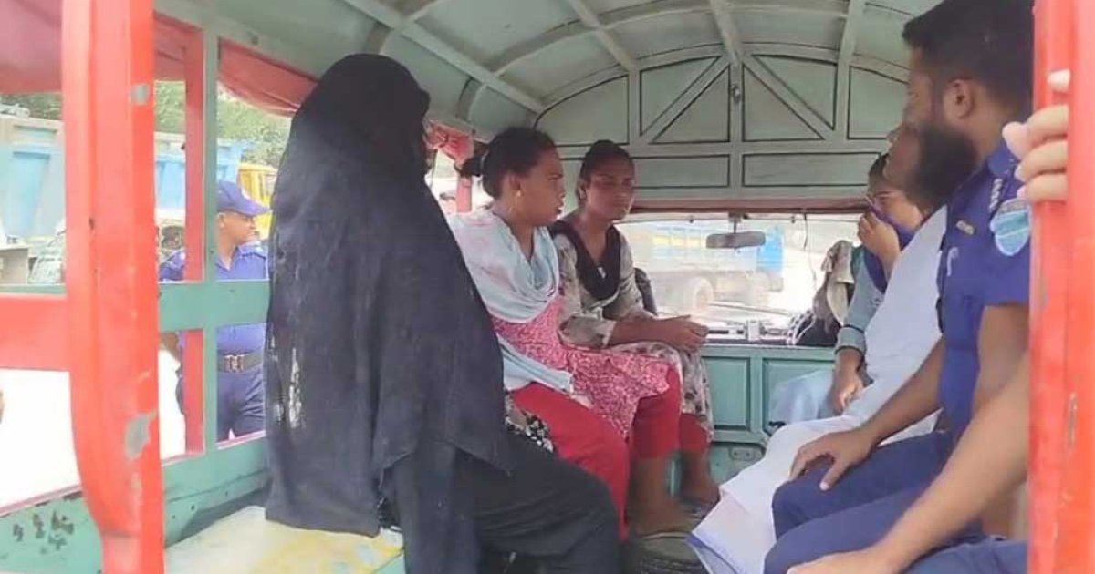 রূপগঞ্জে চাঁদাবাজি ও প্রবাসীদের মারধরের অভিযোগে ১২ হিজড়া গ্রেপ্তার
