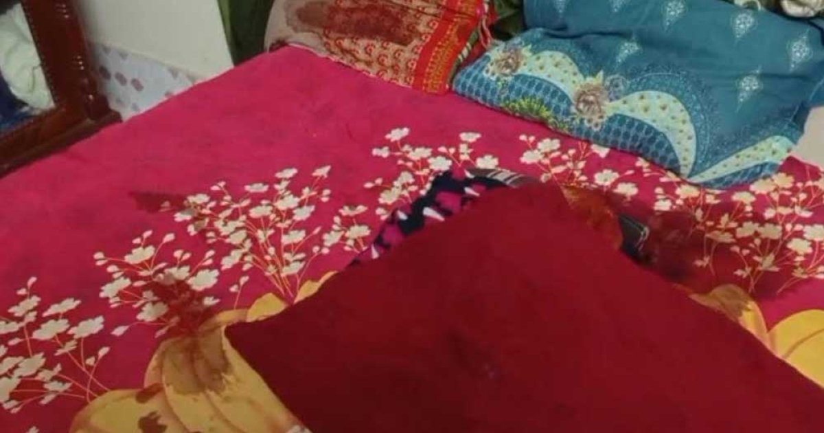 ফরিদপুরে এক ঘরে শিশুর গলাকাটা দেহ, আরেক ঘরে অন্তঃসত্ত্বা মায়ের ঝুলন্ত দেহ