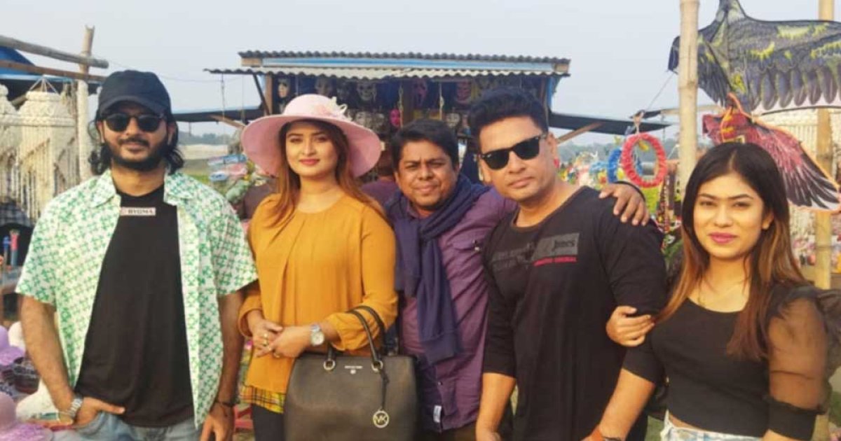 পূজায় মুক্তি পাচ্ছে ব্যাচেলর ইন ট্রিপ