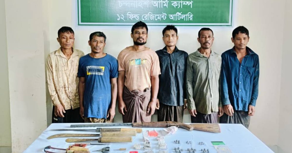 চন্দনাইশে অস্ত্রসহ আটক ৬