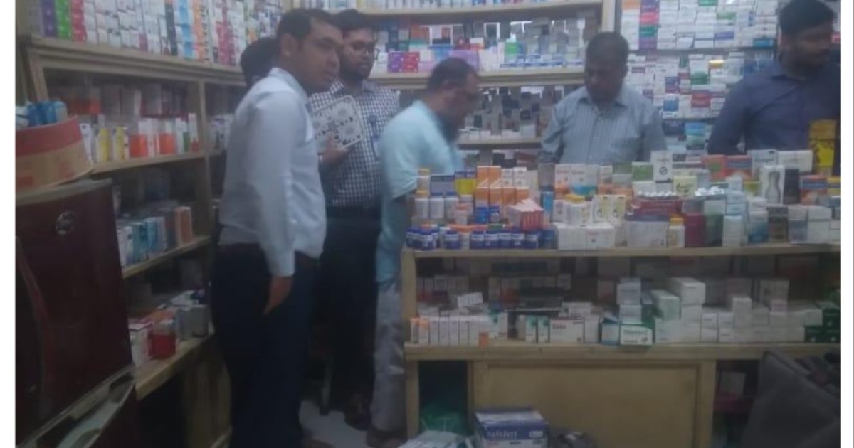 আড়াইহাজারে ৩ ফার্মেসিকে অর্থদণ্ড
