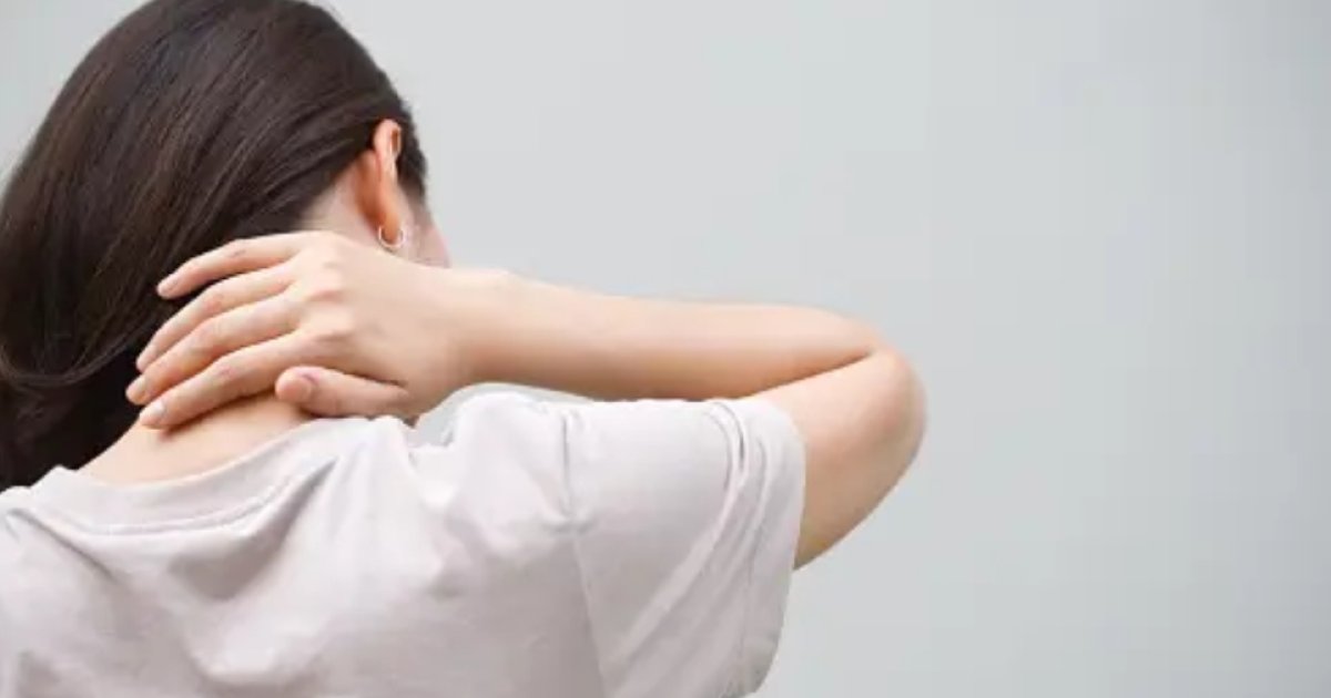 আচমকা ঘাড়ে ব্যথা কেন হয়?