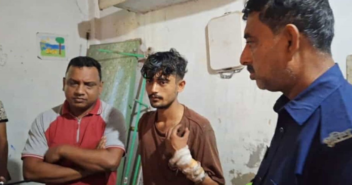 চাচিকে জবাই করে হত্যার পর ঘরে লুকিয়ে ছিল ভাতিজা