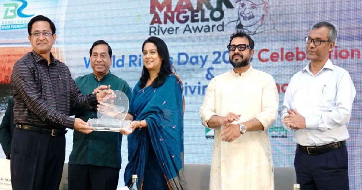 সেন্টমার্টিনে পর্যটক প্রবেশ বন্ধ হয়নি, নিয়ন্ত্রণ করা হয়েছে: পরিবেশ উপদেষ্টা