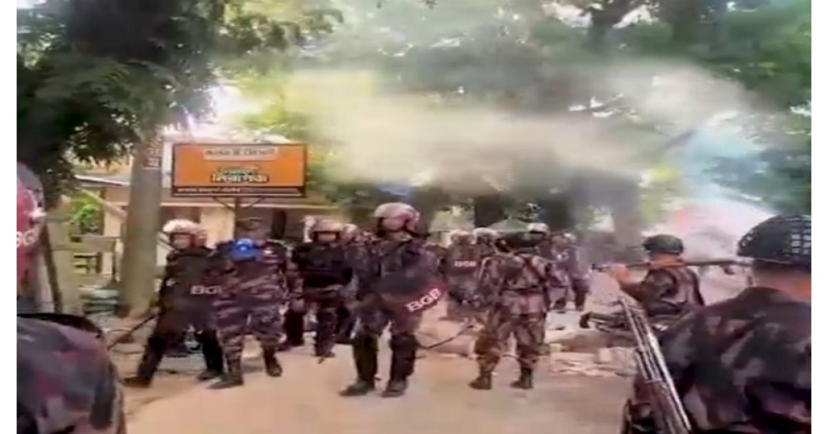 খাগড়াছড়িতে অনির্দিষ্টকালের সড়ক অবরোধ চলছে