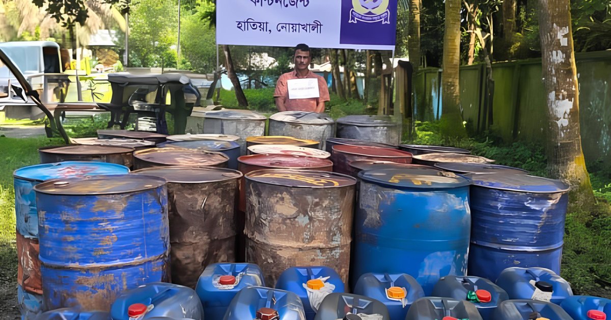 হাতিয়ায় নৌবাহিনীর বিপুল পরিমাণ জ্বালানি তৈল জব্দ, আটক ১