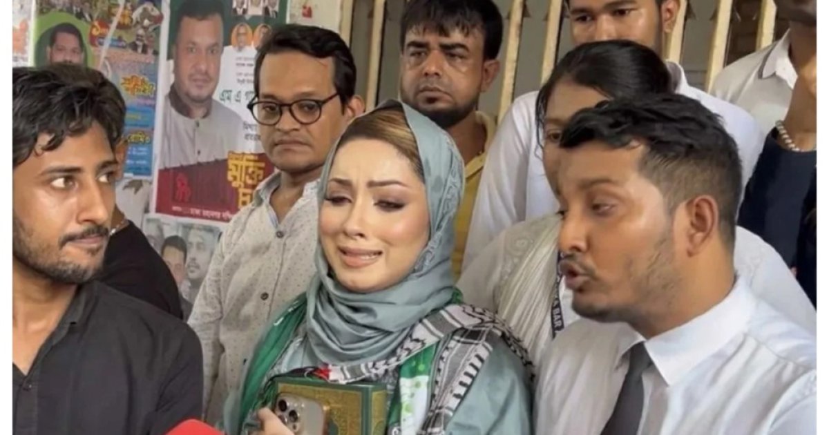 কেঁদে ফেললেন মেঘনা আলম