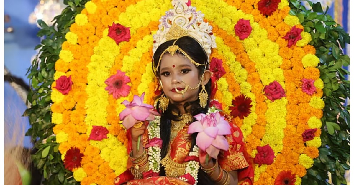মহাঅষ্টমীতে কুমারীরূপে দেবী