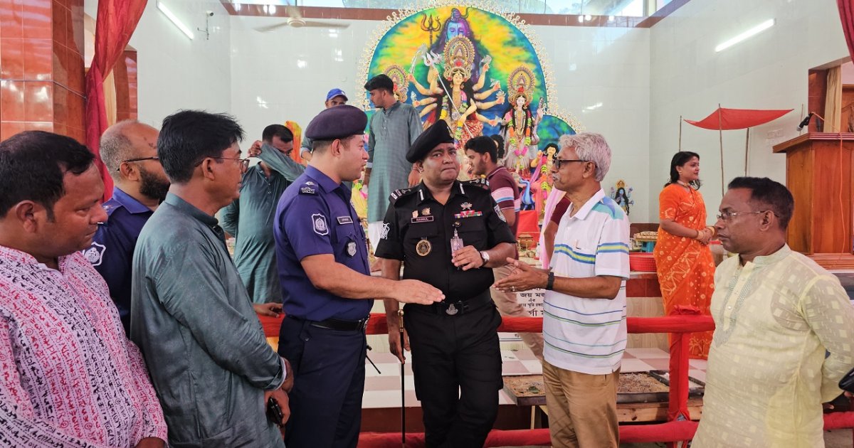 নেত্রকোনায় পূজা মন্ডপ পরিদর্শনে র‌্যাবের ডিআইজি