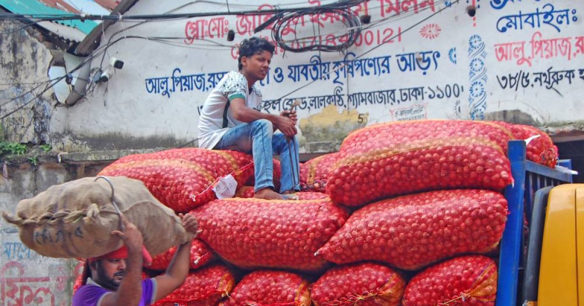 ছবিতে দেখুন সকালে শ্যামবাজারের চিত্র
